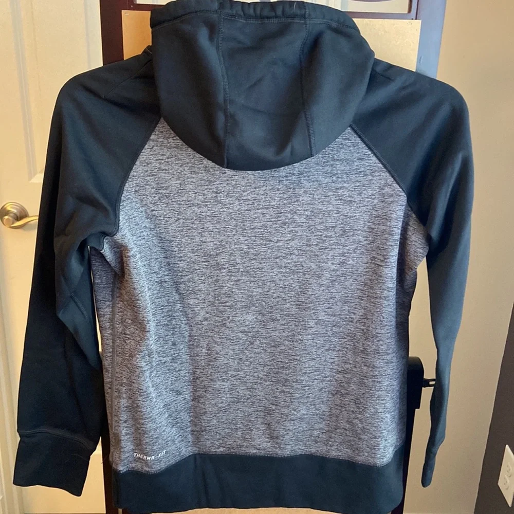 NWOT M Nike Womens therma fit hoodie M